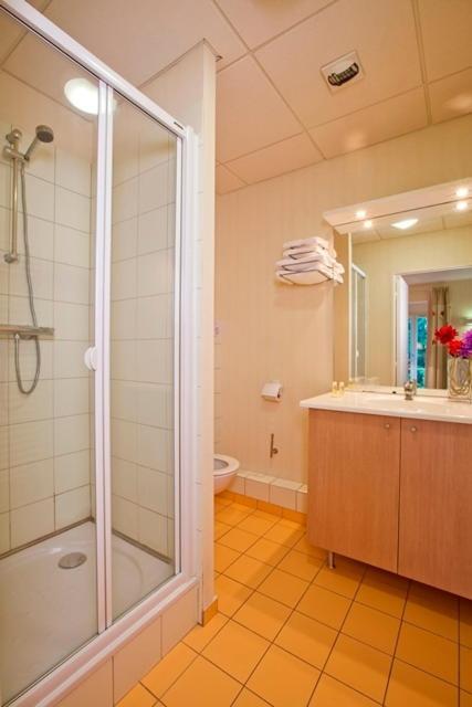 Garden & City Luxeuil Ex Le Metropole Et Les Thermes Номер фото